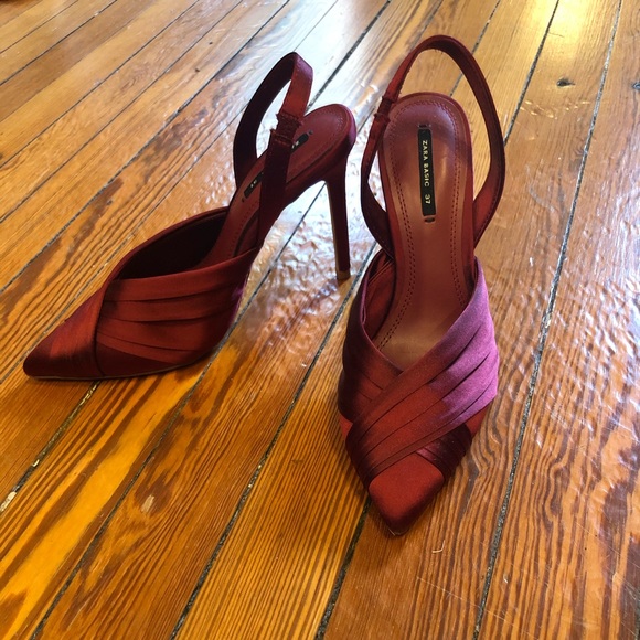 Zara Shoes - NEW Vintage style maroon heels